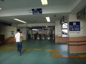 西新井駅中間階札
