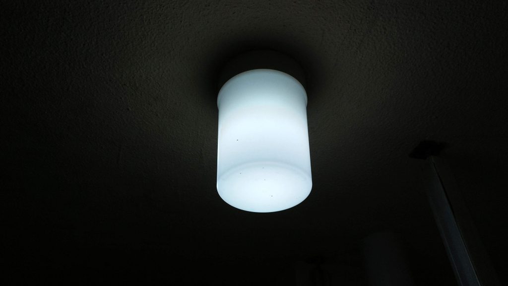 壁スイッチで調光できるLED電球導入