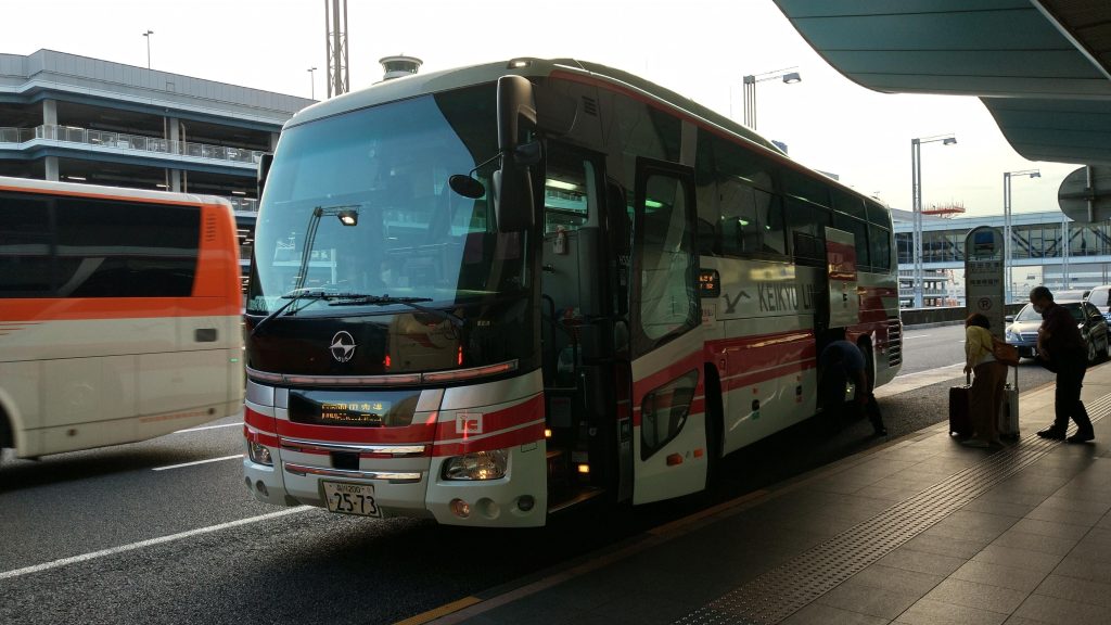 ゆったり座って家路へ リムジンバスに乗って横浜から羽田空港経由で