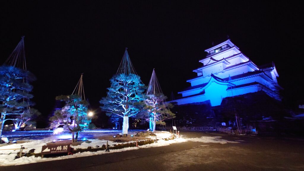 幻想的な夜のお城と会津グルメ 鶴ヶ城イルミネーションナイト