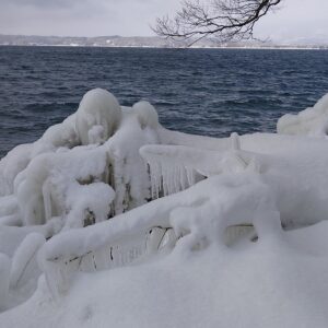 雪との格闘！猪苗代湖のしぶき氷 2025 とお寿司のランチ