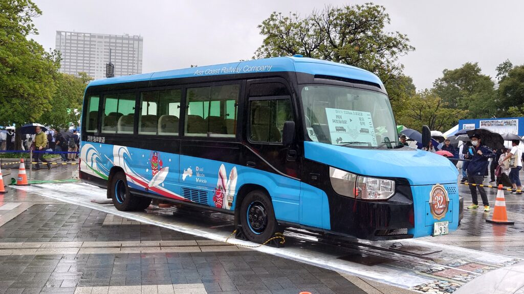 大都会に DMV がやって来た!第32回鉄道フェスティバル