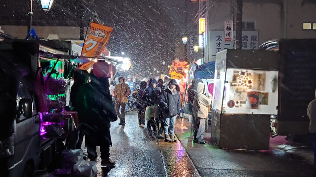 大荒れ。。。猪苗代の十三日市に行ってきました